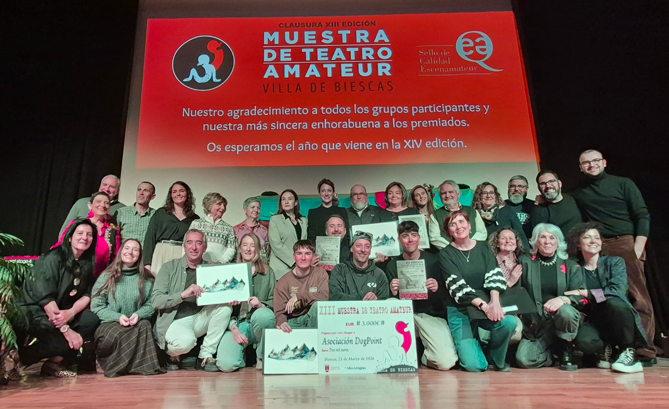 el cheque solidario por importe de 3.000 euros se ha entregado a Dogpoint (asociación especializada en adiestramiento, acoplamiento y seguimiento de perros para niños de espectro autista).