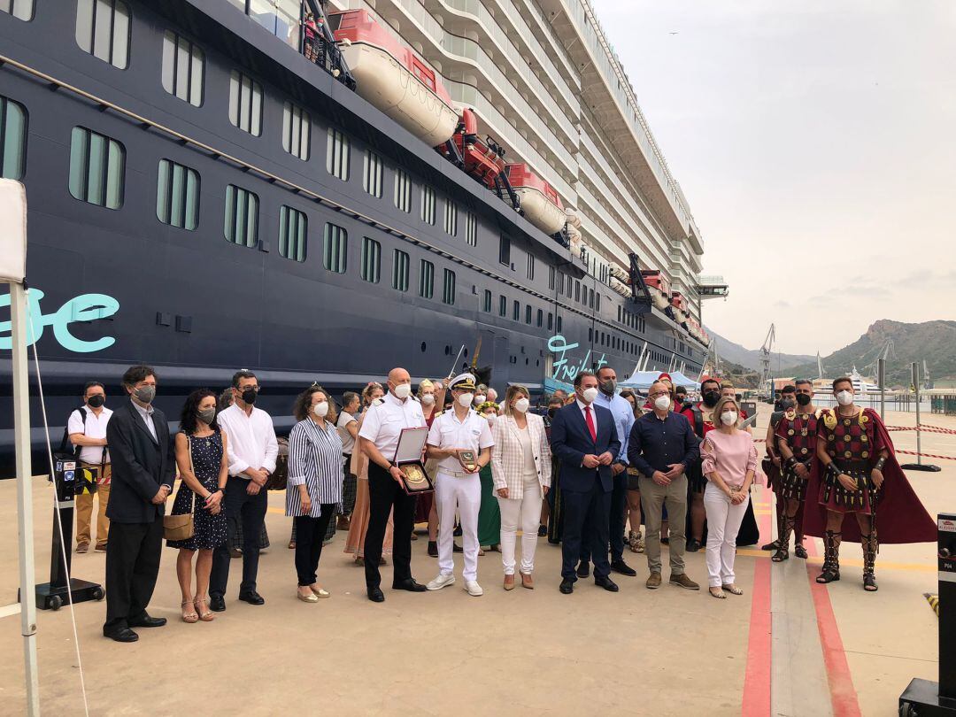 Recibimiento al buque Mein Schiff 2, el primero que atraca en el Puerto de Cartagena desde que se inició la pandemia hace 16 meses