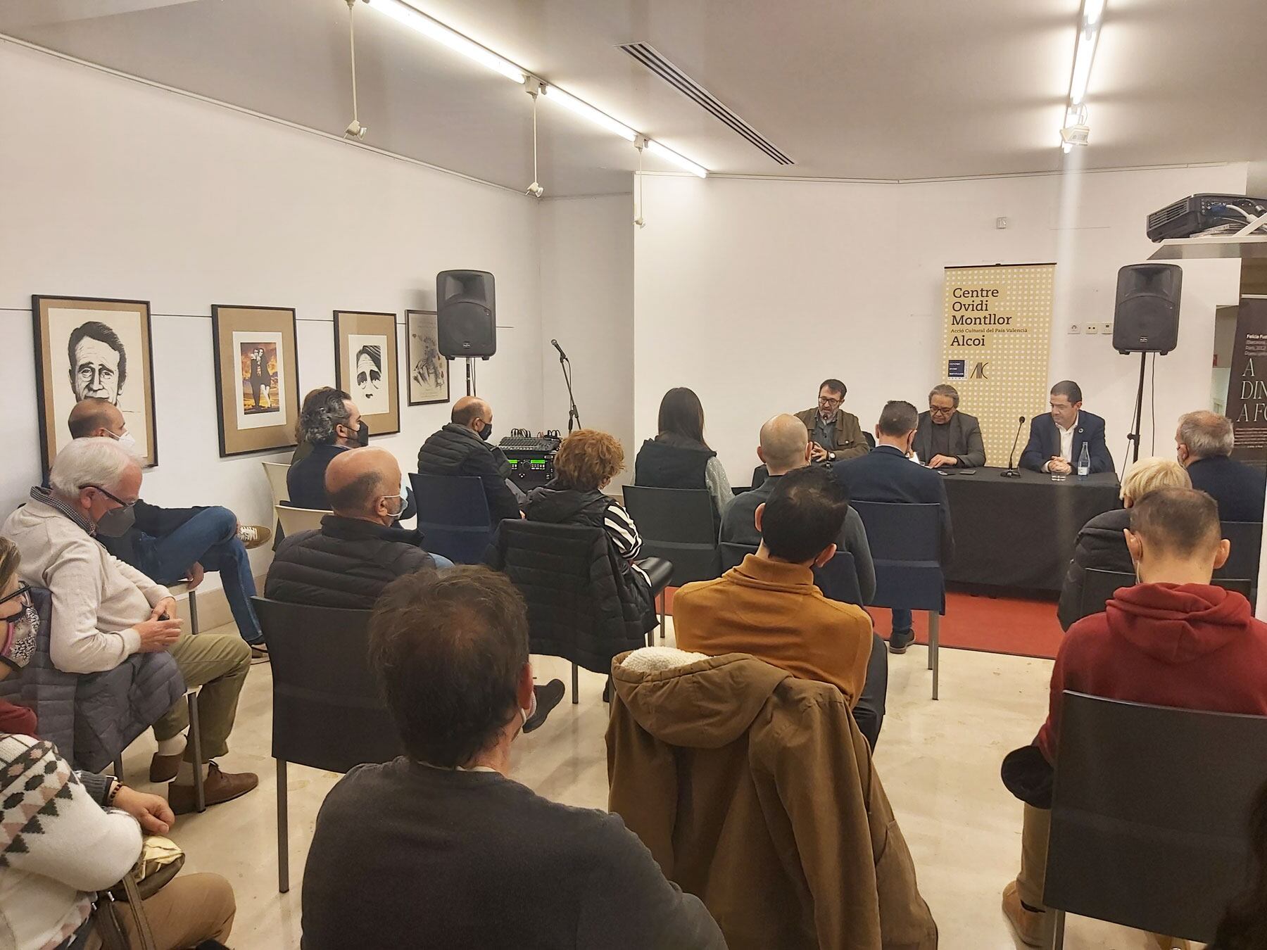 El Centre Ovidi Montllor ha albergado la conferencia del síndic socialista Manolo Mata