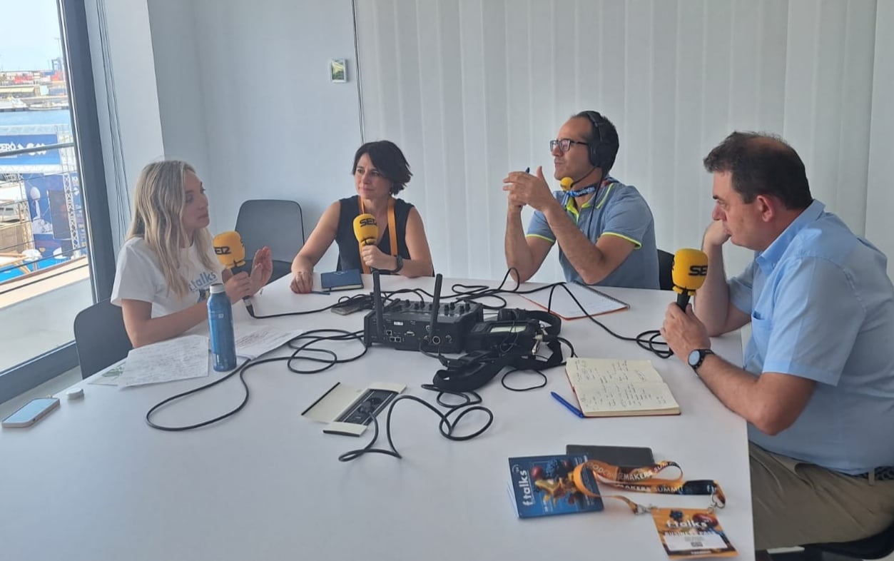 La Cadena SER de La Rioja se ha desplazado al encuentro ftalks 2024 en Valencia para conversar con Beatriz Jacoste, KM Zero -izquierda-, la divulgadora especializada en Food Tech, Beatriz Romanos, y el director del clúster Food+i, que agrupa a las empresas de alimentación del valle del Ebro, Juan Viejo -derecha- | Food + i