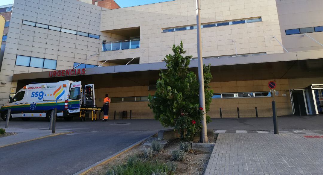 Acceso a las urgencias del hospital de Jaén.