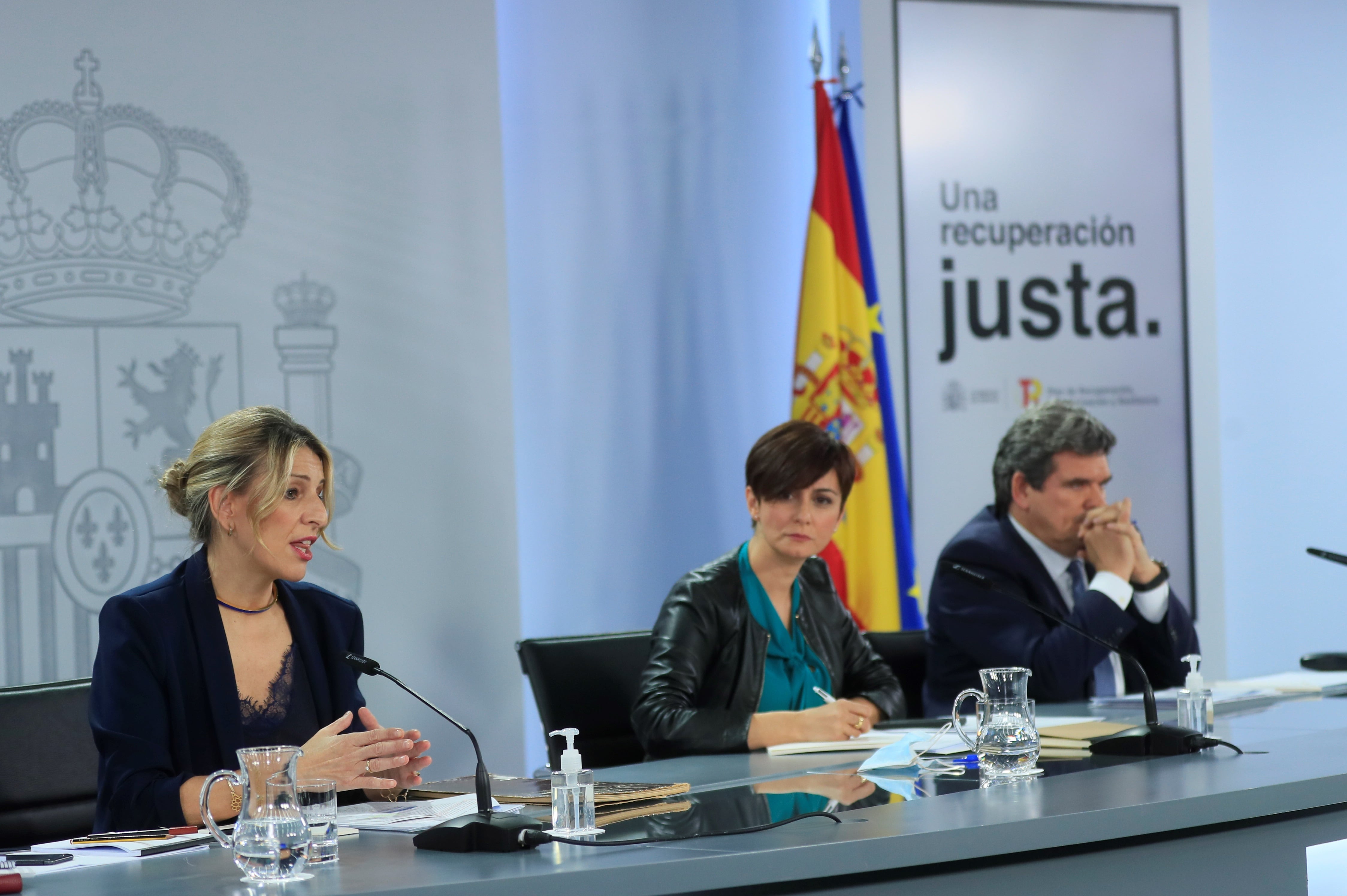 MADRID, 22/02/2022.- La vicepresidenta segunda del Gobierno y ministra de Trabajo, Yolanda Díaz tras la reunión del Consejo de Ministros, este martes en el Palacio de la Moncloa. EFE/ Fernando Alvarado