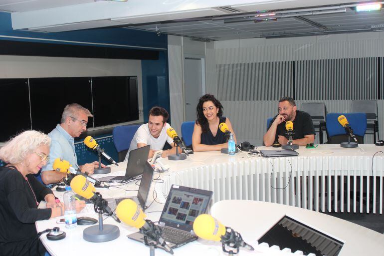 De izquierda a derecha: Mariola Cubels, Carles Francino, Ricardo Gómez, María Asasi y Pepón Nieto