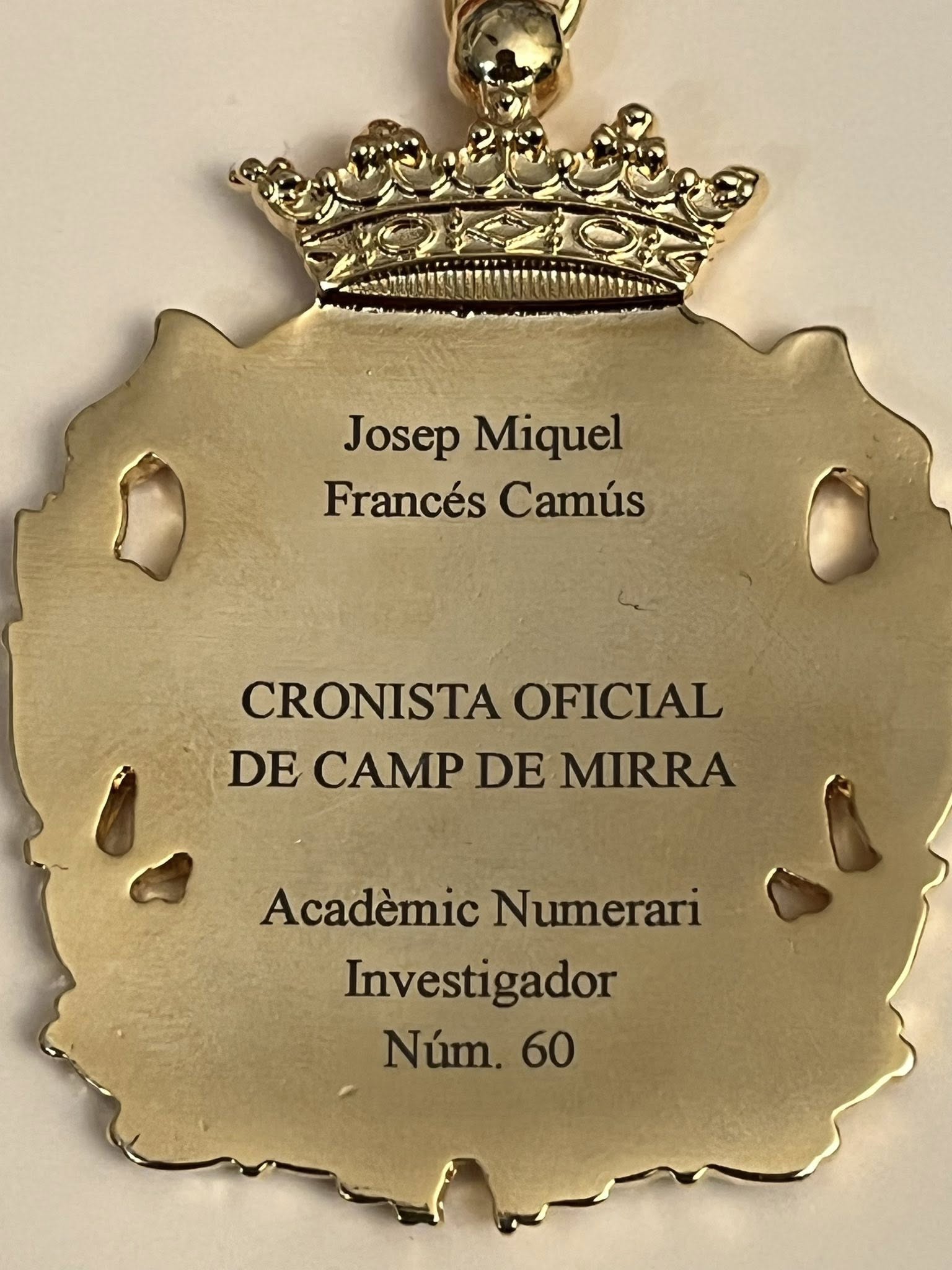 Insignia que acredita el nombramiento