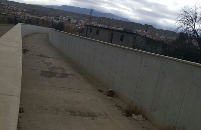 Rambla de Baza en Guadix(Granada) tras las obras de encauzamiento llevadas a cabo