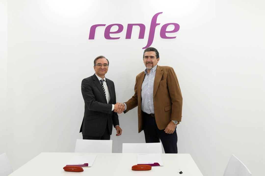 Momento de la firma del acuerdo en Fitur