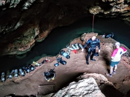 Cueva del Agua en Isla Plana