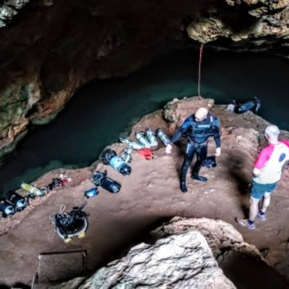 La turbidez del agua es el principal hándicap de la Cueva del Agua en Isla Plana, uno de los lugares más visitados de nuestra Región