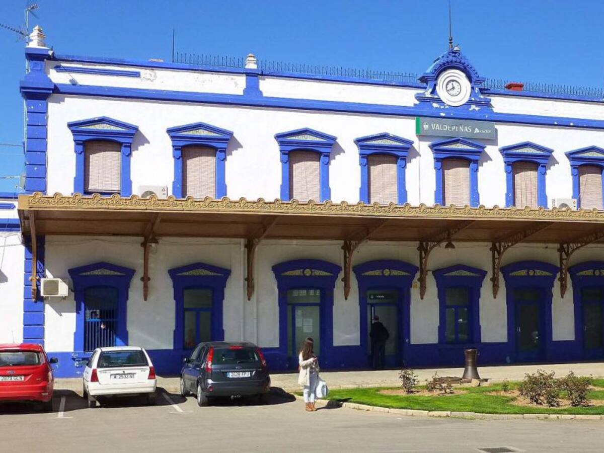 Valdepeñas buscará gestionar el edificio de la estación de tren