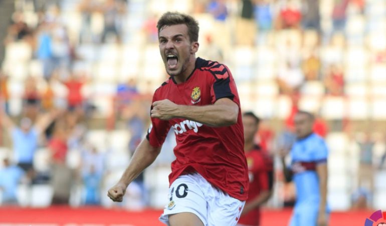 Juan Muñiz celebra el gol de l'empat per al Nàstic.