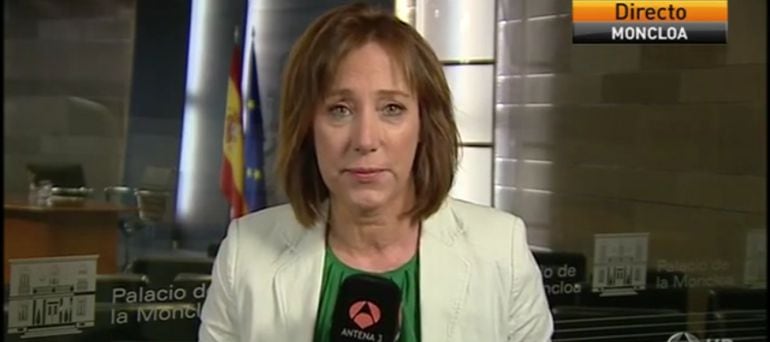 Pilar Ruipérez en una crónica en directo para los informativos de Antena 3 Televisión.