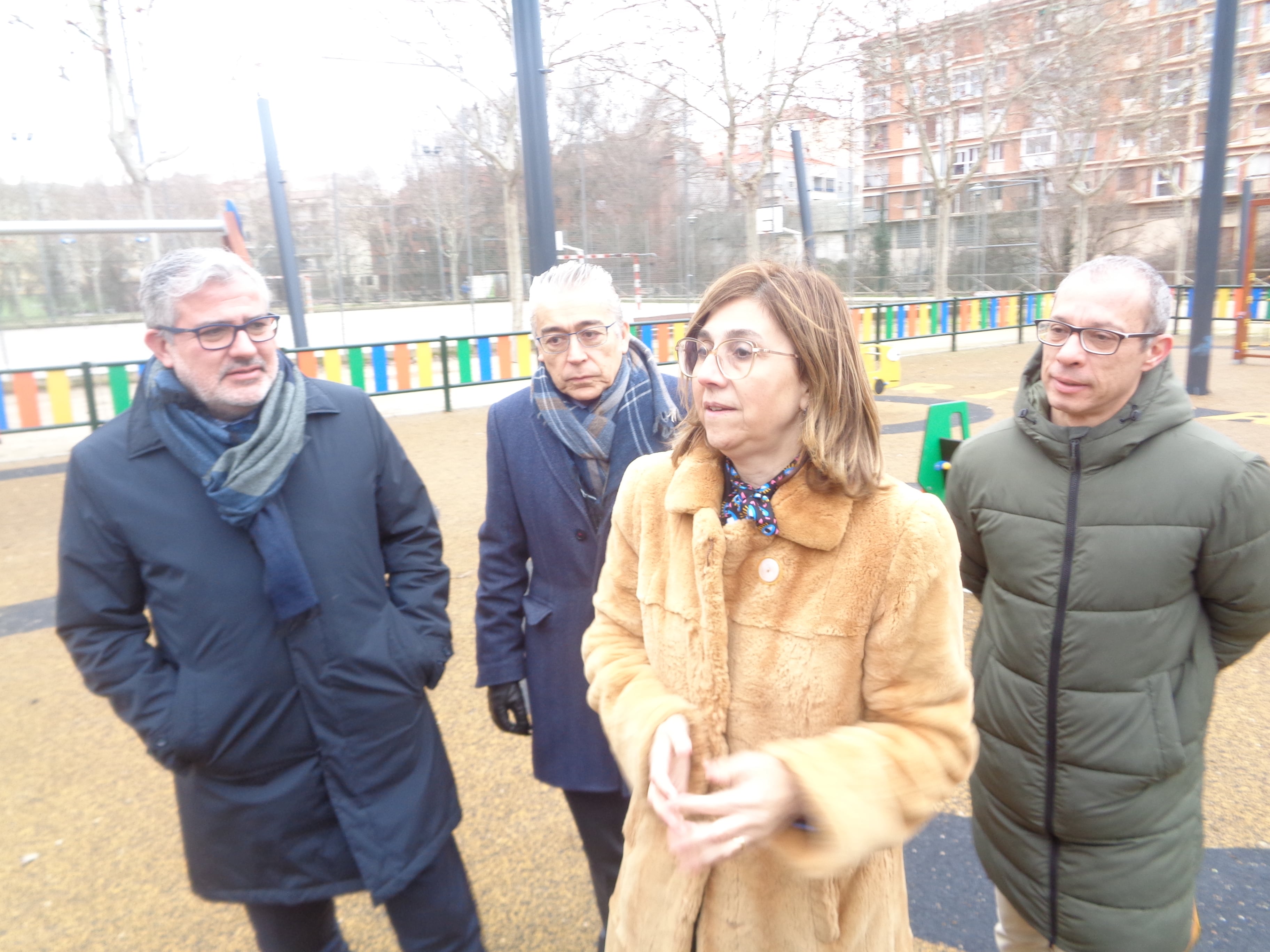 De izq a dcha: Emilio Arroita, Roberto Saiz (delegado territorial de la Junta), Raquel González y Carlos Fernández (concejal de Parques y Jardines)