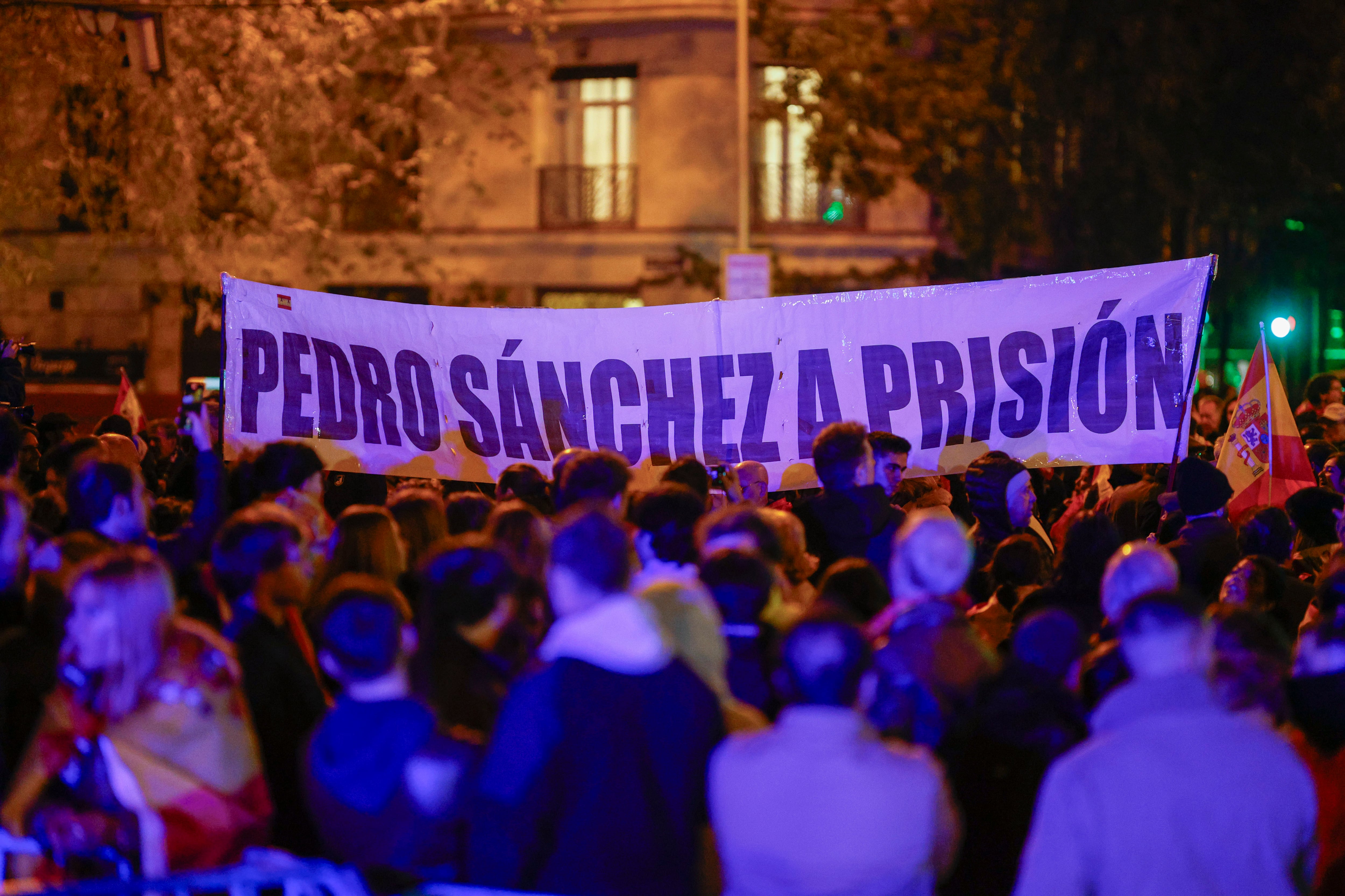 Imagen de una protesta contra la amnistía en las inmediaciones de la sede del PSOE en Ferraz