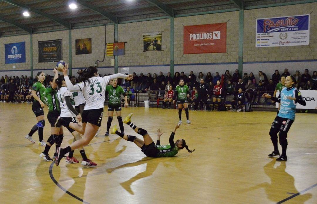 Un momento del Elche-Rocasa jugado en el Pabellón de Carrús