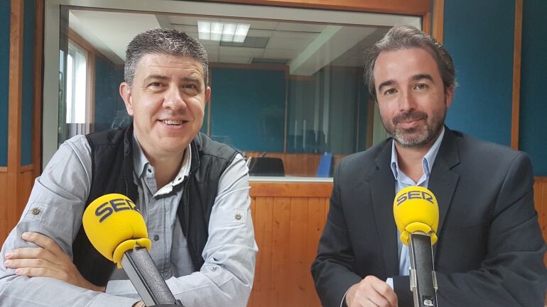 Francisco Sierra y Juan Luis Vidal durante la tertulia de La Ventana de Cantabria 