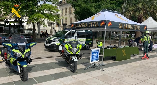 Exposición de la Guardia Civil en Pau
