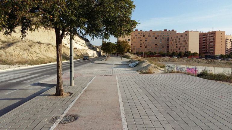 Carril bici inacabado en las calles de Alicante