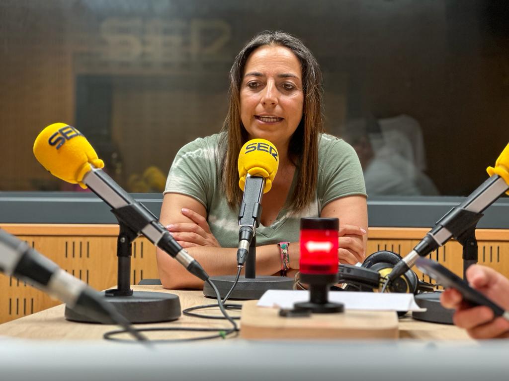 Miriam Andrés en los estudios de Radio Palencia