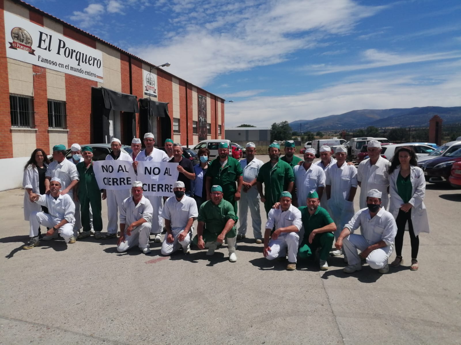 Nada más conocer las intenciones de la dirección los trabajadores se concentraban a las puertas de la empresa el pasado 6 de junio