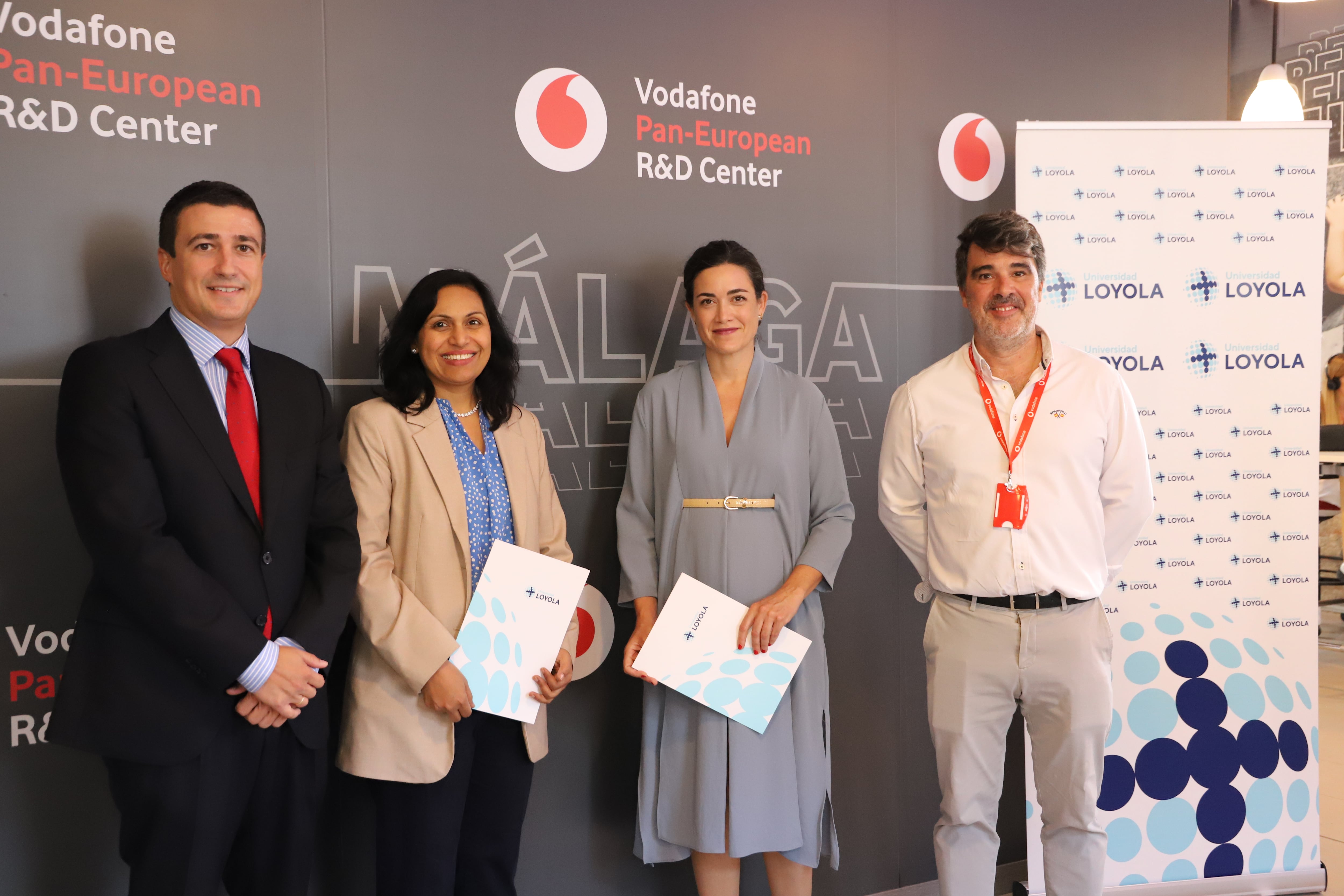 El programa formará a 20 graduados que actualmente ya son parte de la plantilla de Vodafone