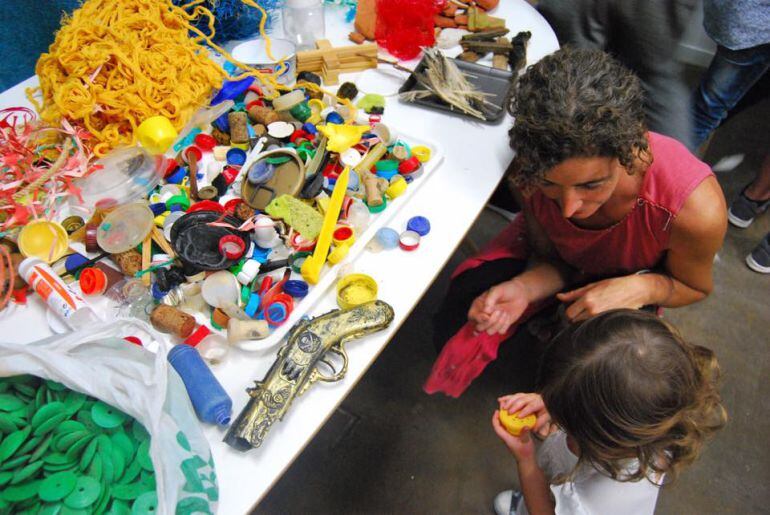 Campaña de recogida de residuos plásticos en playas valencianas