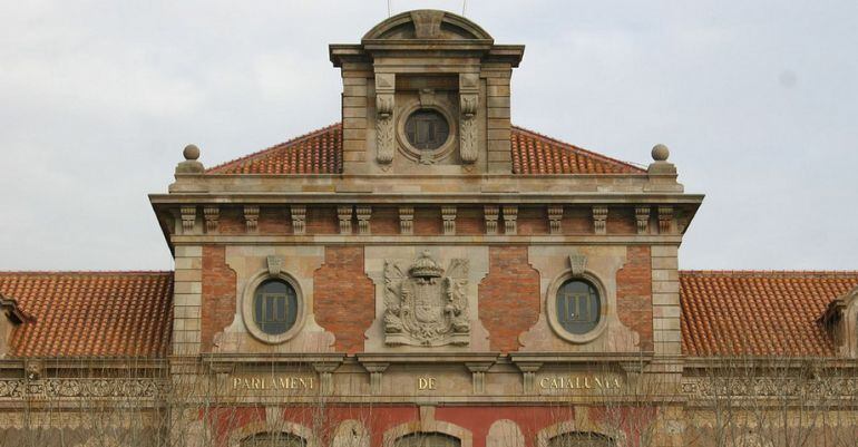 La façana de la seu del Parlament de Catalunya, al parc de la Ciutadella de Barcelona