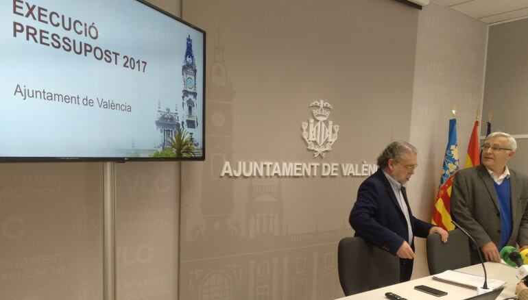 El alcalde de Valencia, Joan Ribó, y el concejal de Hacienda, Ramón Vilar, informan de la ejecución del presupuesto municipal