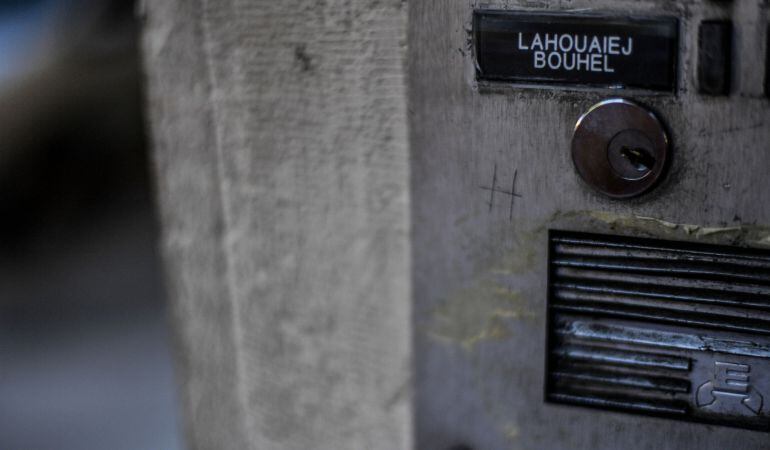 El nombre de Mohamed Lahouaiej Bouhlel, en el portero automático de su casa en Niza.