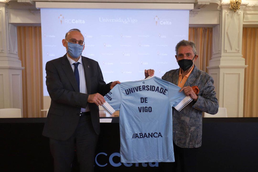 Manuel Reigosa y Carlos Mouriño tras la firma del acuerdo