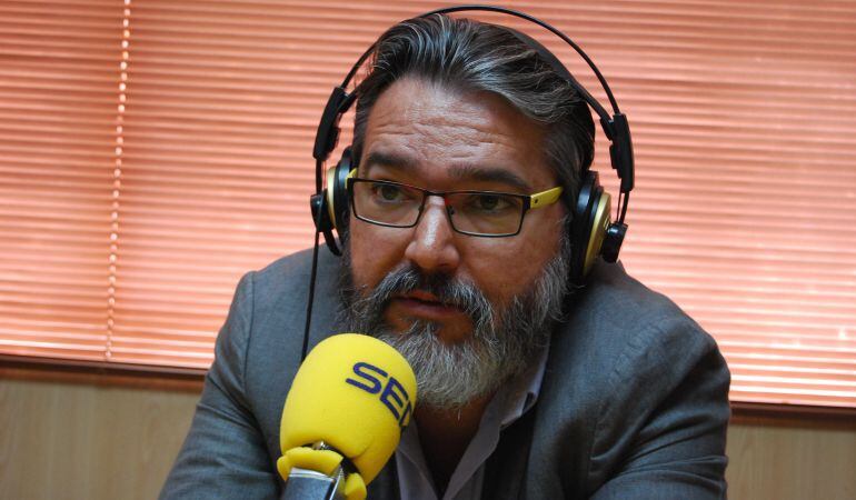 Borja Gutiérrez, alcalde de Brunete en los estudios de Ser Madrid Oeste (foto de archivo)