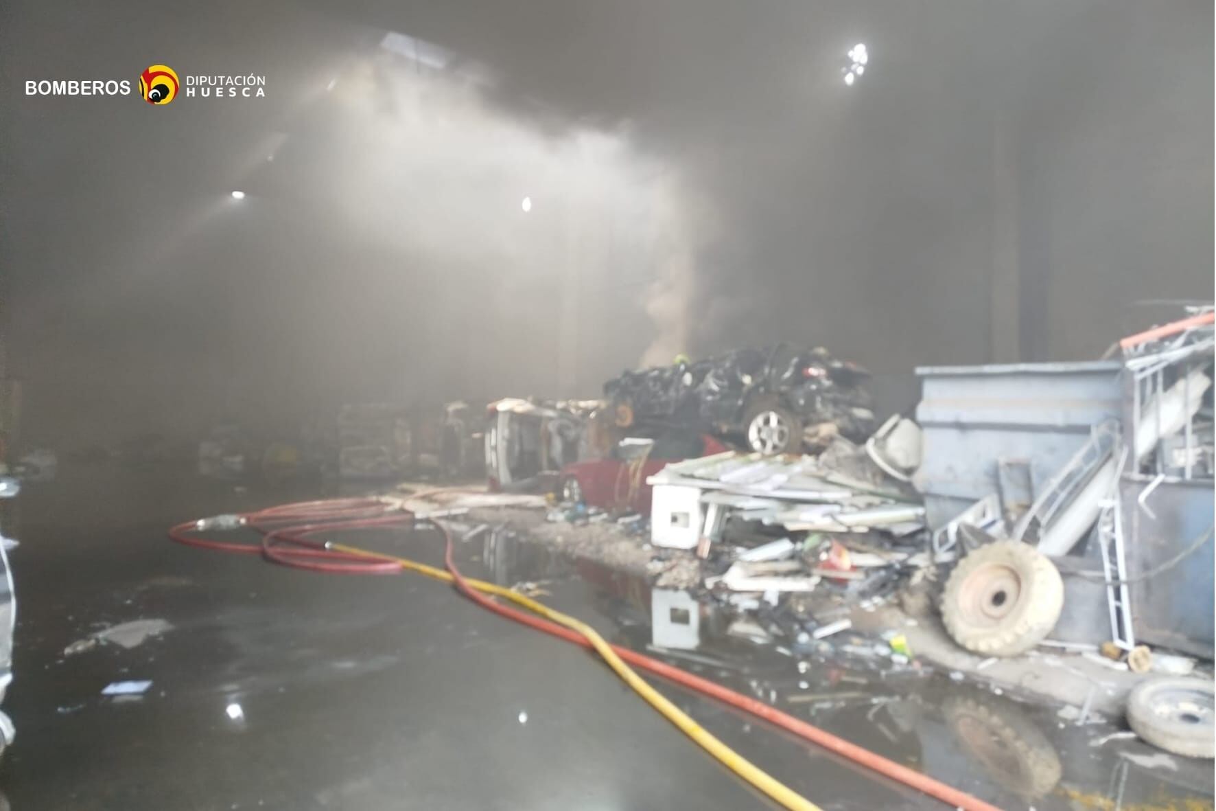 El incendio se ha producido en una chatarrería en Monzón. Foto: DPH