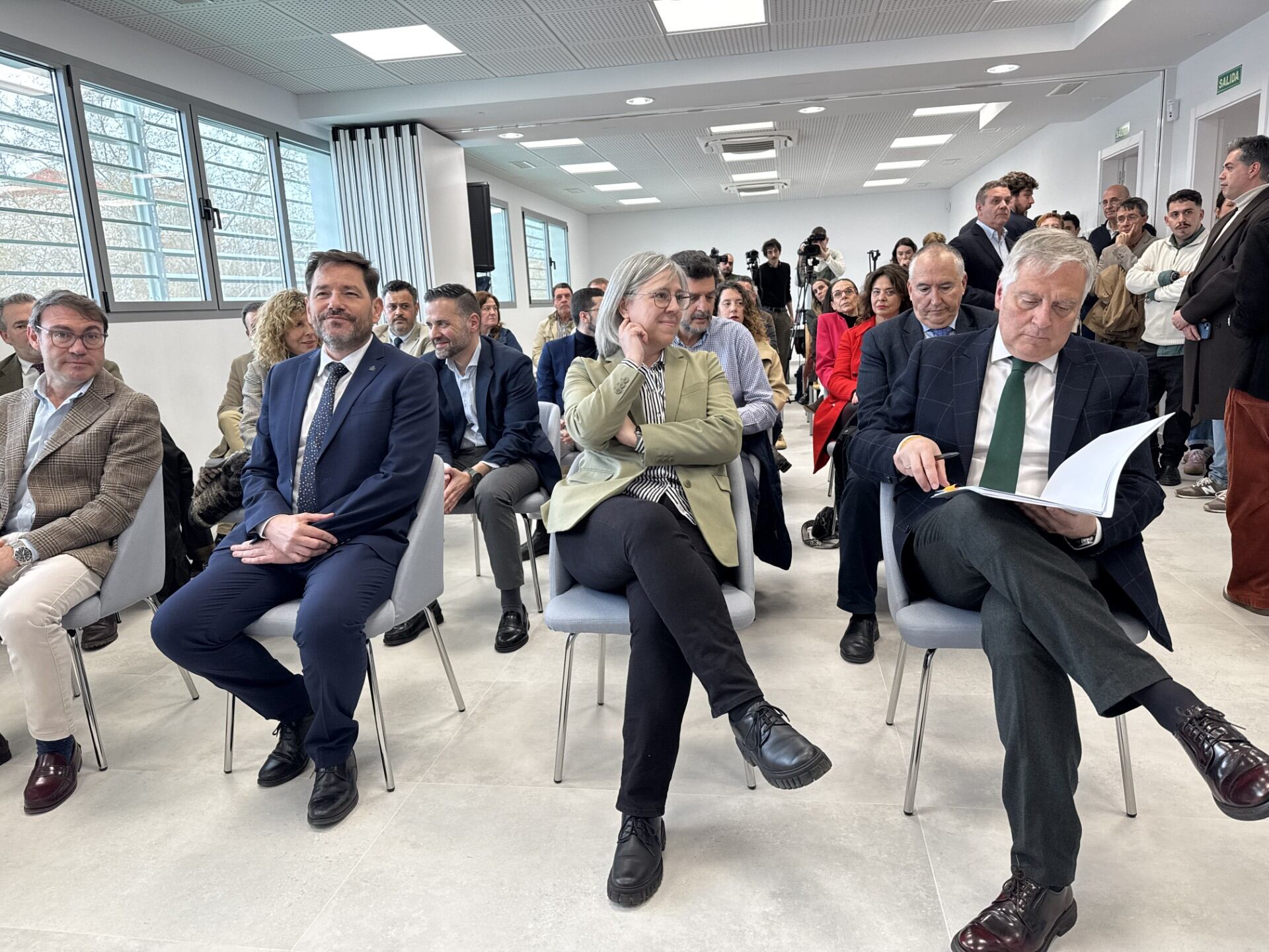 Autoridades en el acto institucional tras la inauguración del polígono "Oretania"