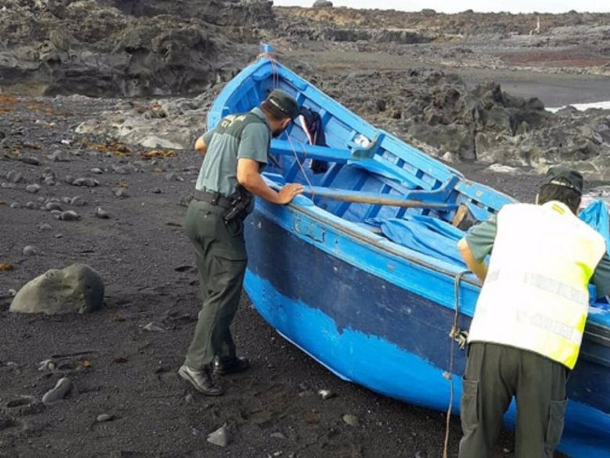 Desembarca una patera con unas diez personas a bordo en la zona de Calarena