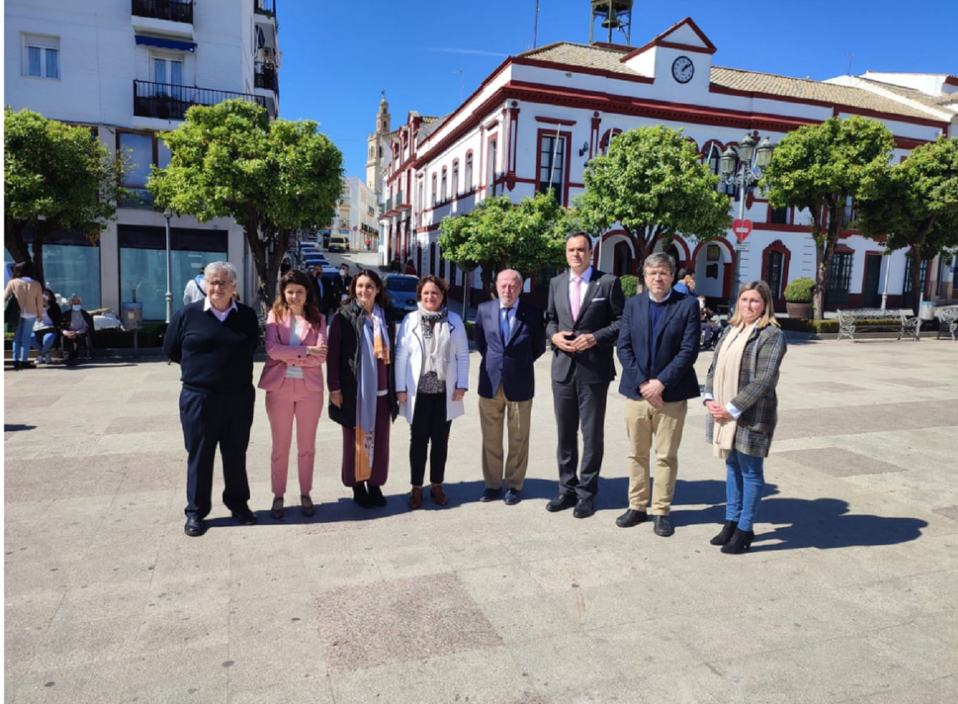 Antonio Yélamo, Lola Pons, José Barroso y Fernando Rodríguez Villalobos junto a miembros de la corporación municipal