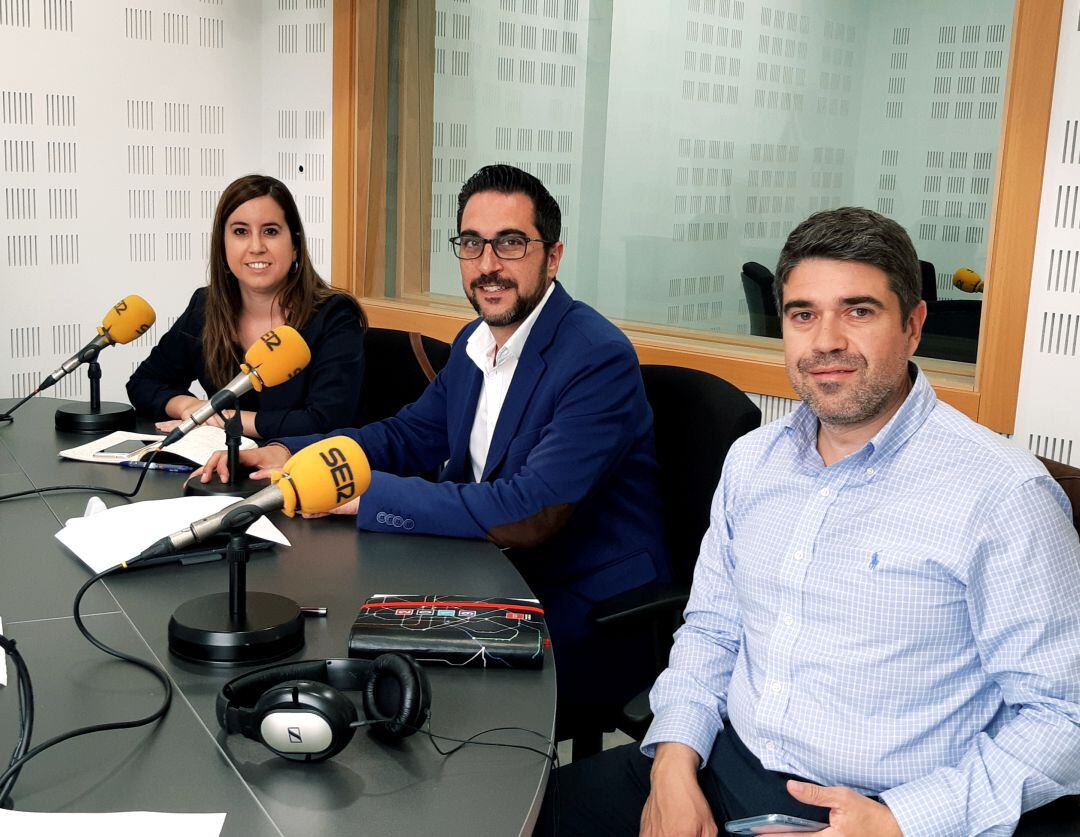 De izquierda a derecha, Leticia Sánchez (Unidas Podemos Parla), Diego Ortiz (PSOE Pinto) y David Conde (PP Valdemoro).