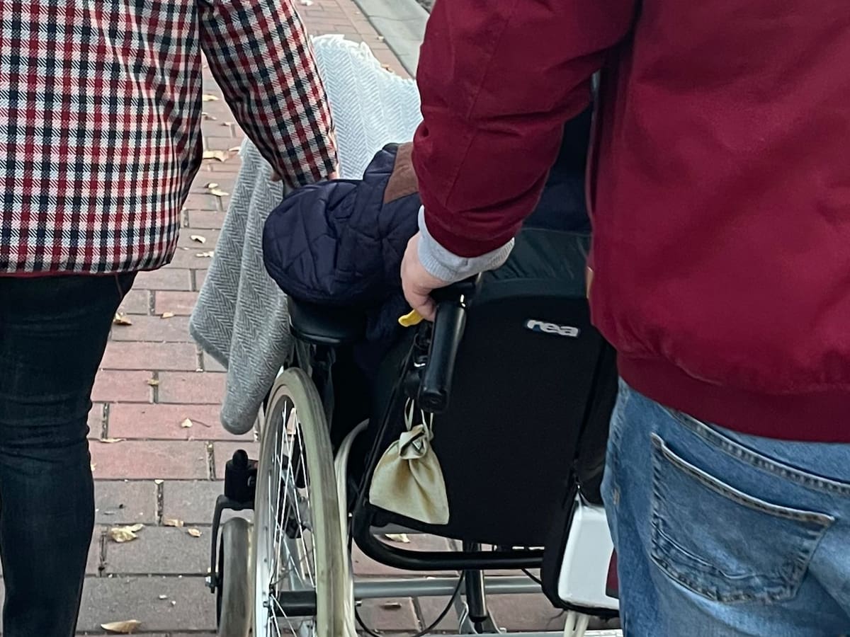 La hija de un paciente con ELA pide al Hospital de Talavera que se reúna con Adelante CLM tras una situación desagradable