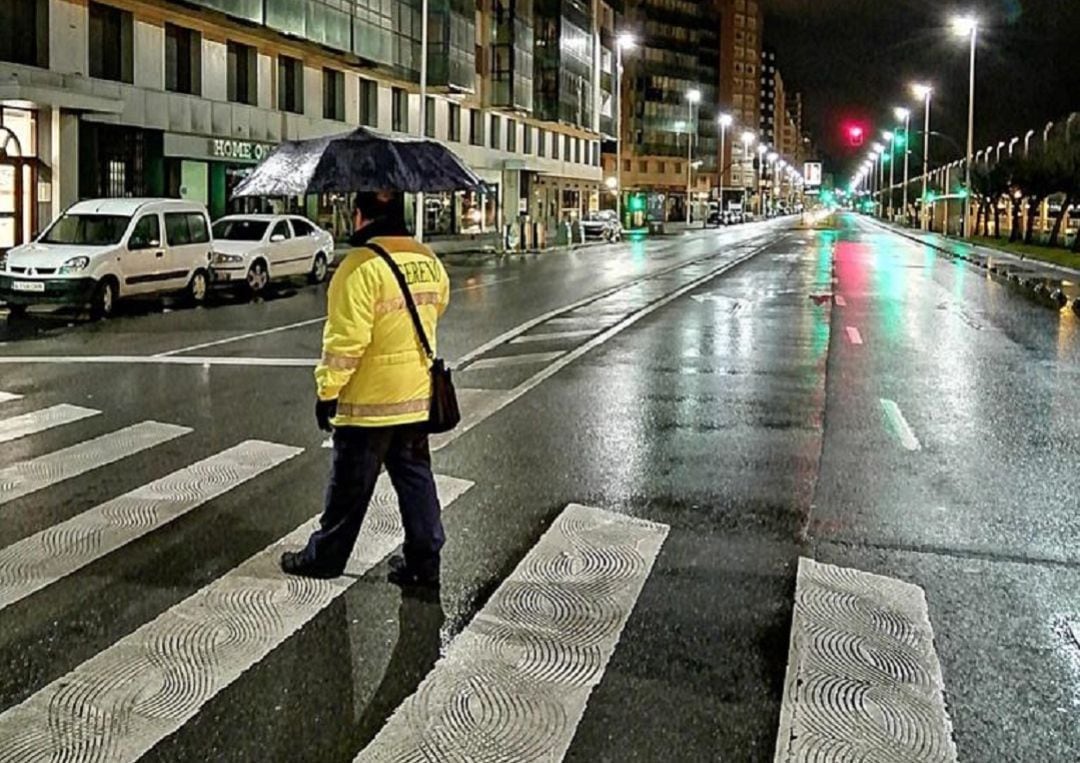 Un sereno durante la ronda por la ciudad. 