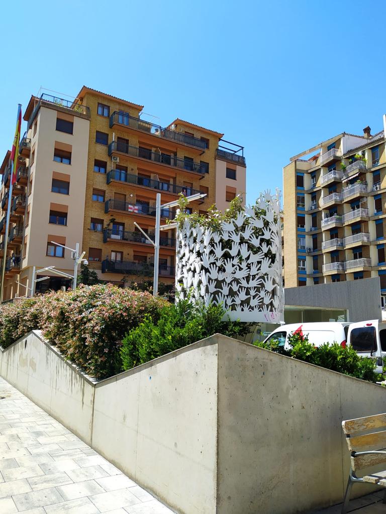 Monumento a las víctimas del terrorismo en Huesca