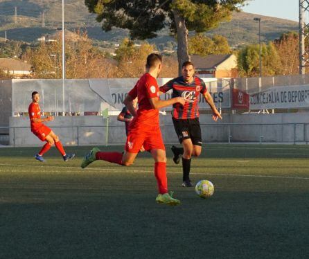 Alex Roser volvió a la titularidad