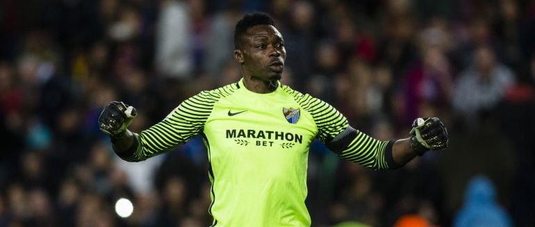 Carlos Kameni celebra el empate logrado ante el Barcelona en el Camp Nou