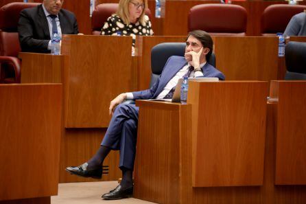 El consejero Juan Carlos Suárez-Quiñones durante un pleno de las Cortes de Castilla y León