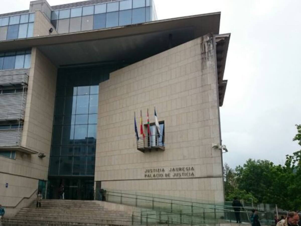 Abandonaba a su novia en el monte sin dinero para que regresara a pie a Irun