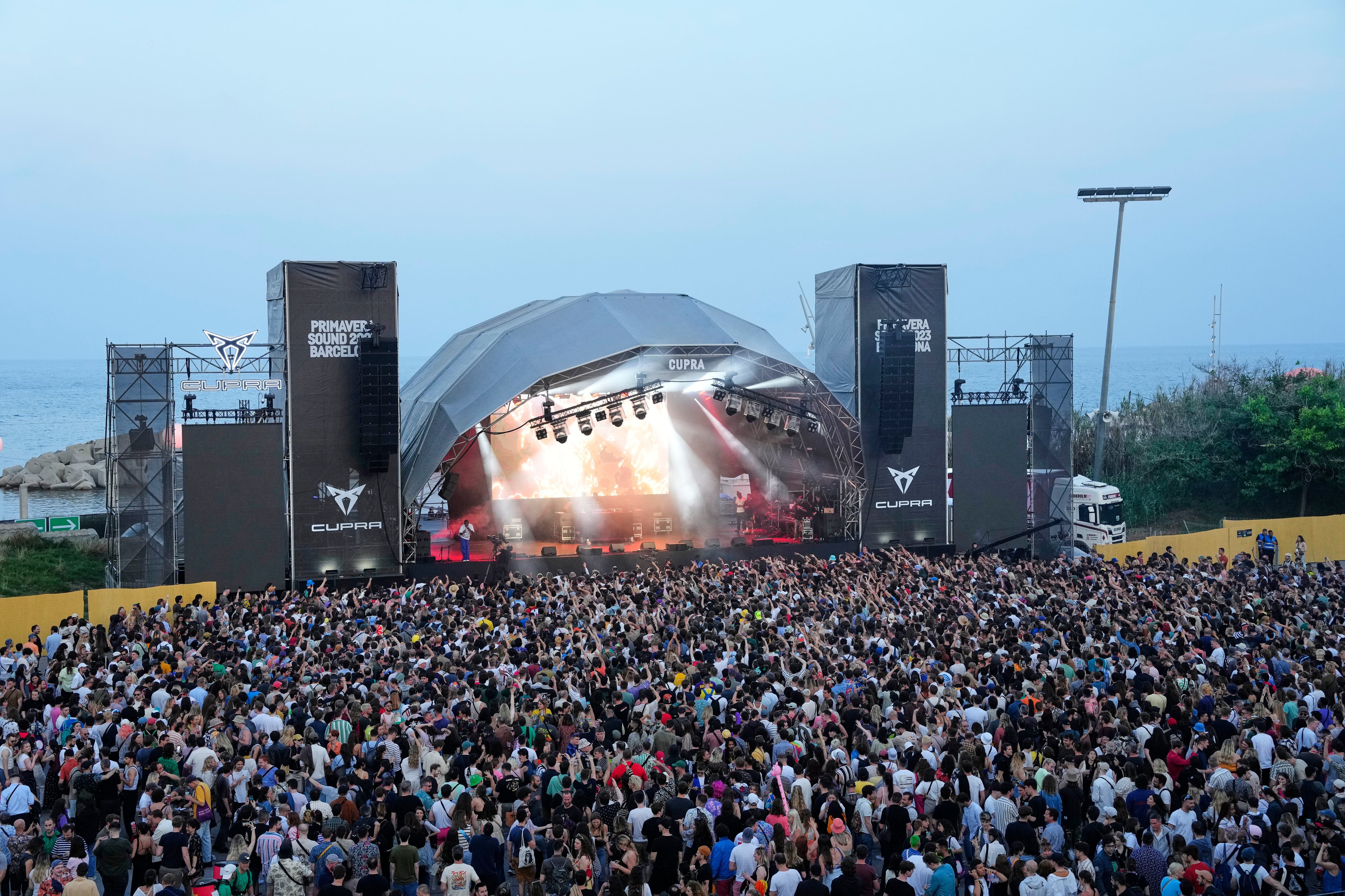 Ambiente hoy jueves en la primera jornada del festival Primavera Sound que se celebra en el Fórum de Barcelona.