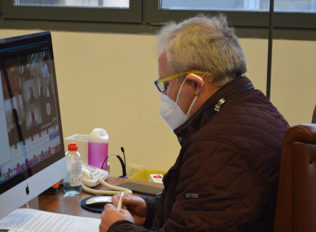 Pau Bernabeu director del campus de Alcoy de la UPV en la jornada
