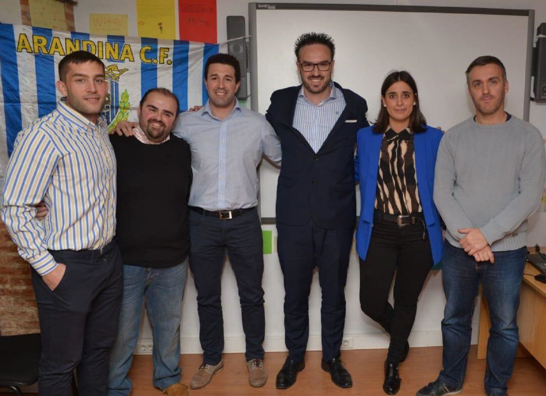 Varios miembros de la candidatura ADN Blanquiazul, con su candidato, Jesús Herrero (2º por la izq) a la cabeza.