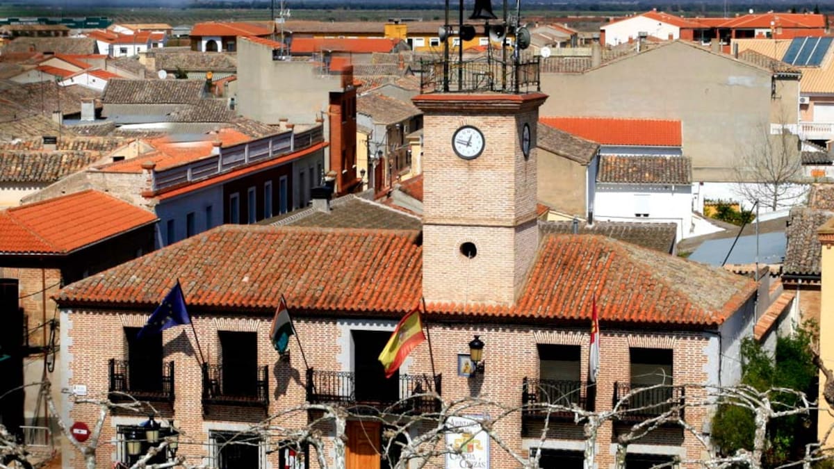 Calera y Chozas hace alarde de solidaridad: la familia que perdió su casa en un incendio ya tiene nueva vivienda