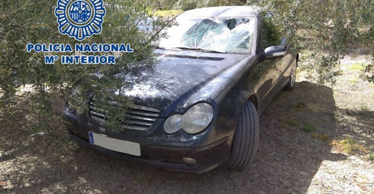 Coche con el que el detenido atropelló, presuntamente, a un hombre.