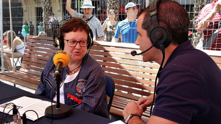 Luisa Pastor junto a Carlos Arcaya en un programa especial de Hogueras de Alicante 