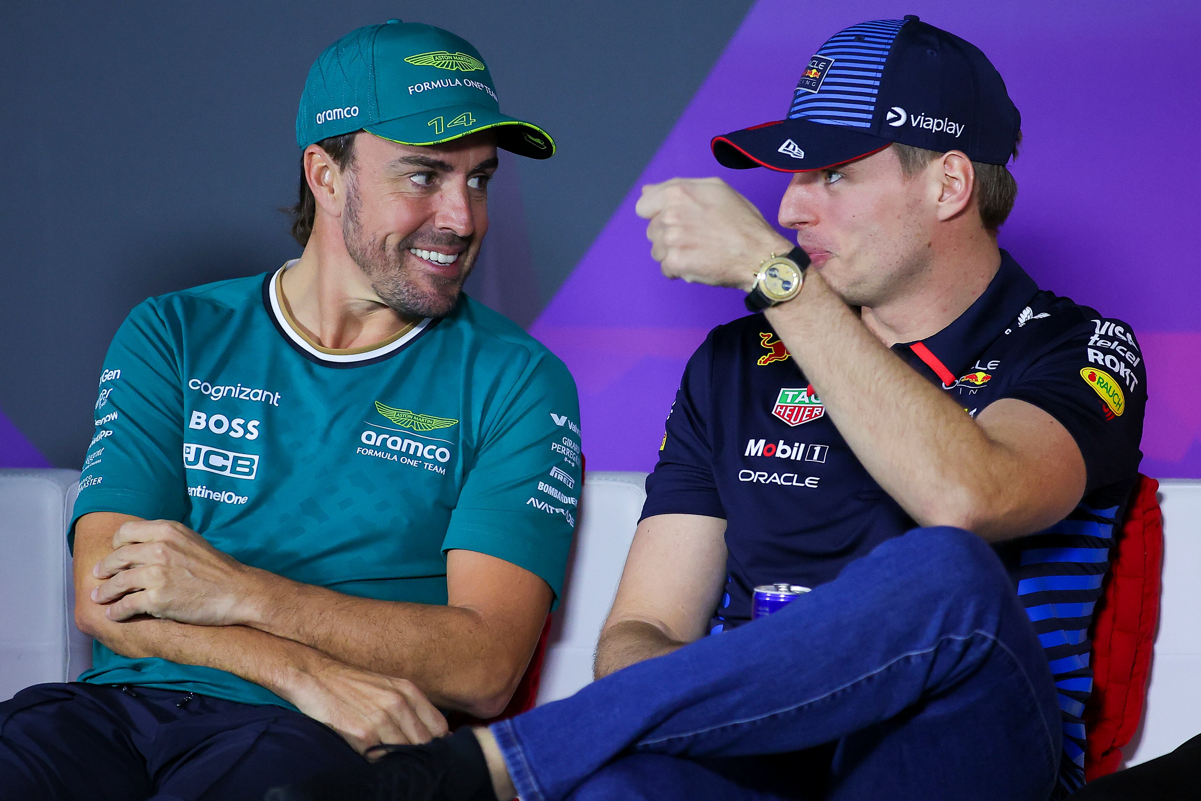 Fernando Alonso y Max Verstappen durante la rueda de prensa