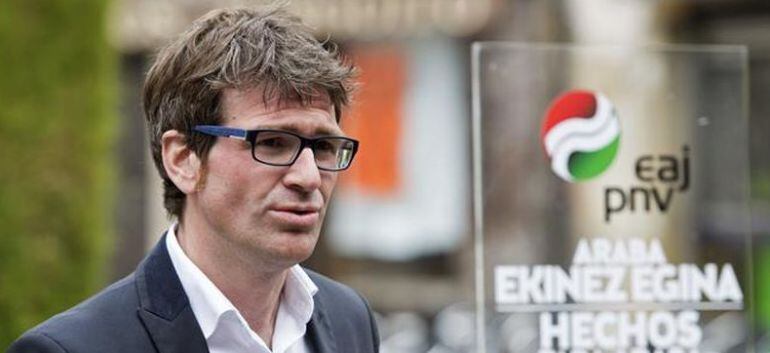 El alcalde de Vitoria durante un acto de la última campaña electoral